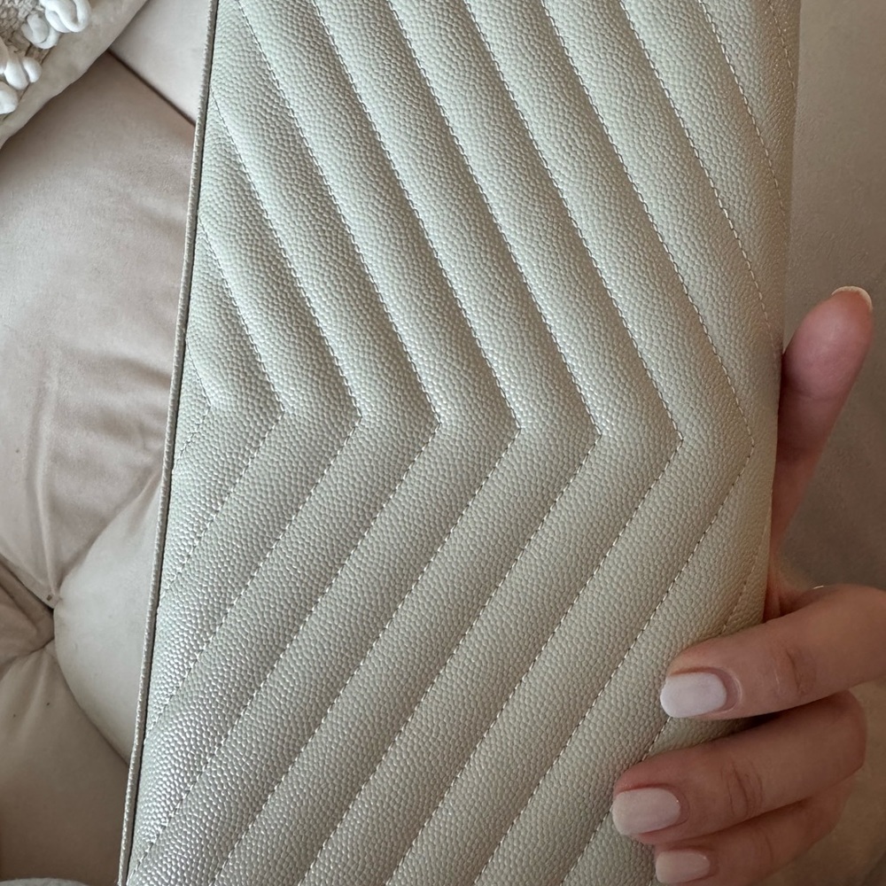 Saint Laurent Cream Quilted Chain Bag - Picture 5 of 8